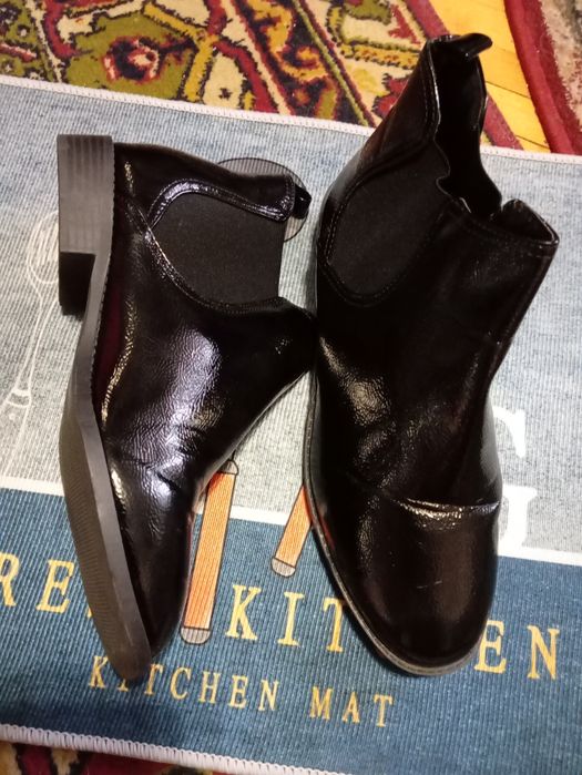 Новые Деми ботиночки лак р.43 на стельку 27.5