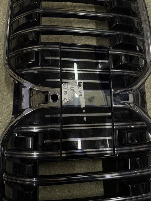 Решетка радиатора BMW G70