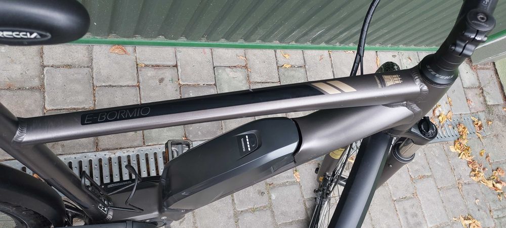Rower trekkingowy elektryczny Stevens silnik Shimano 60Nm