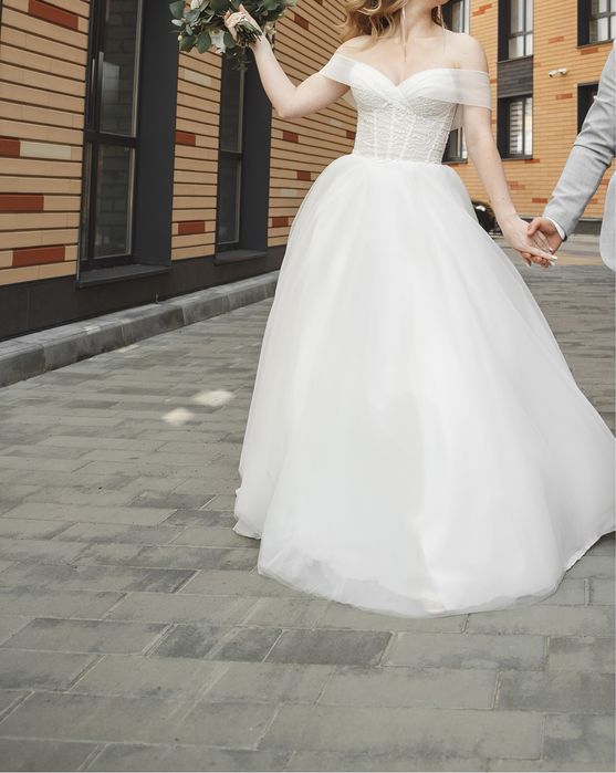 Сукня весільна.