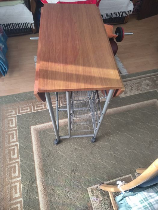 Owalny stól skladany