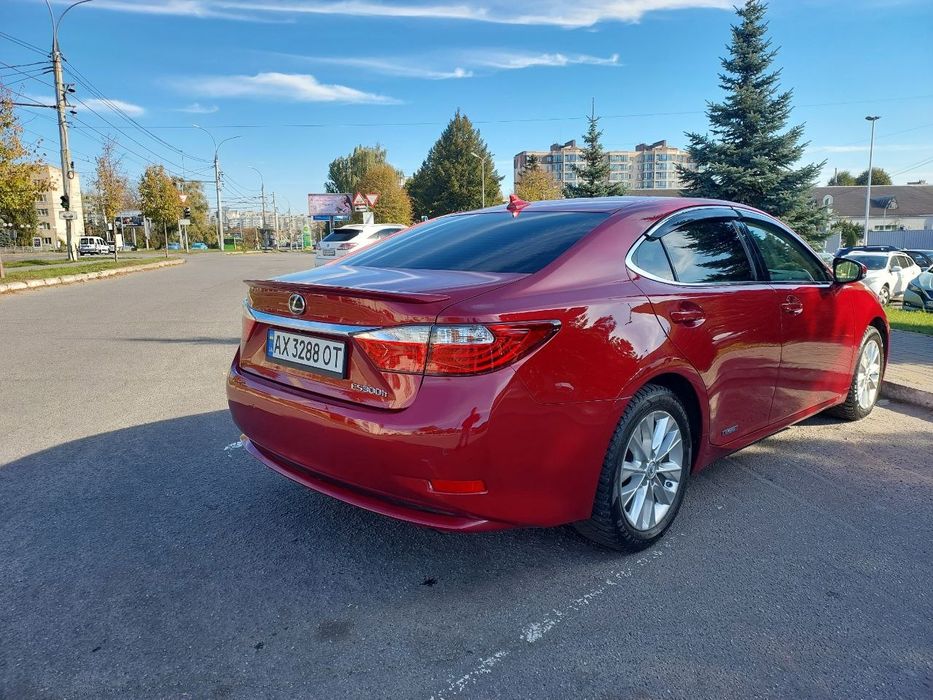 Продам Lexus es300h