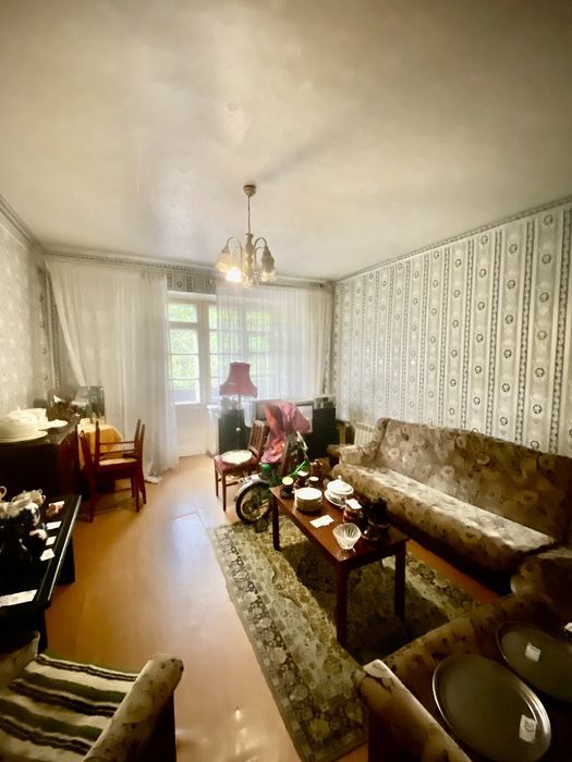 Продам 3 кімнатну сталінку в центрі Кам'янського.