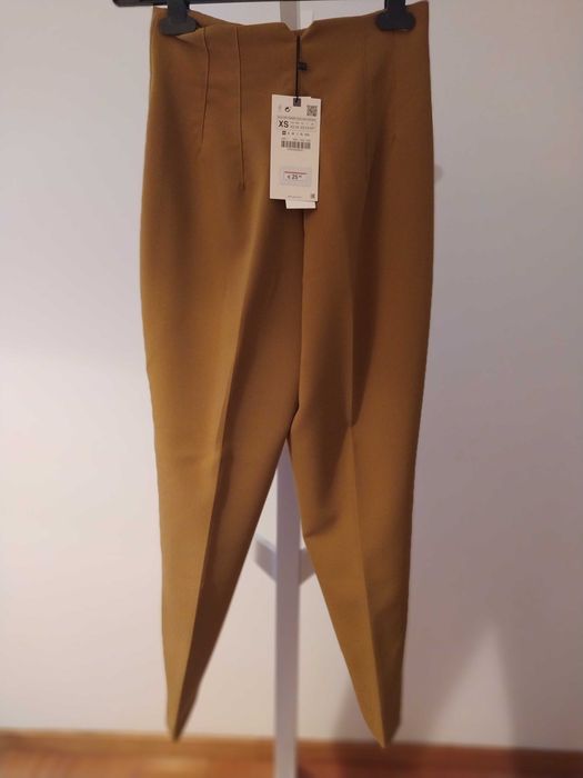 Calças  novas com etiqueta