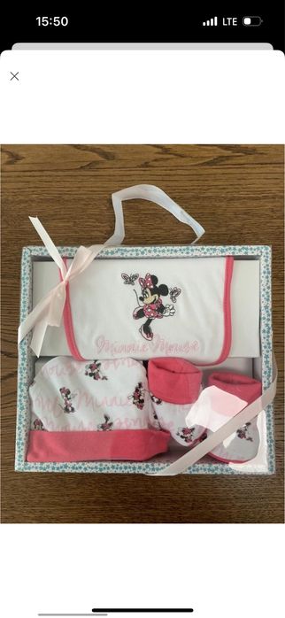 Подарунковий набір (слюнявчик, шапочка, носочки)