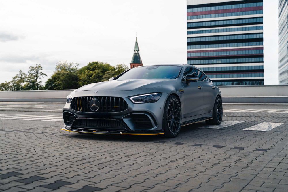 Wynajem Mercedes-AMG GT 63s V8-wypożyczalnia samochodów