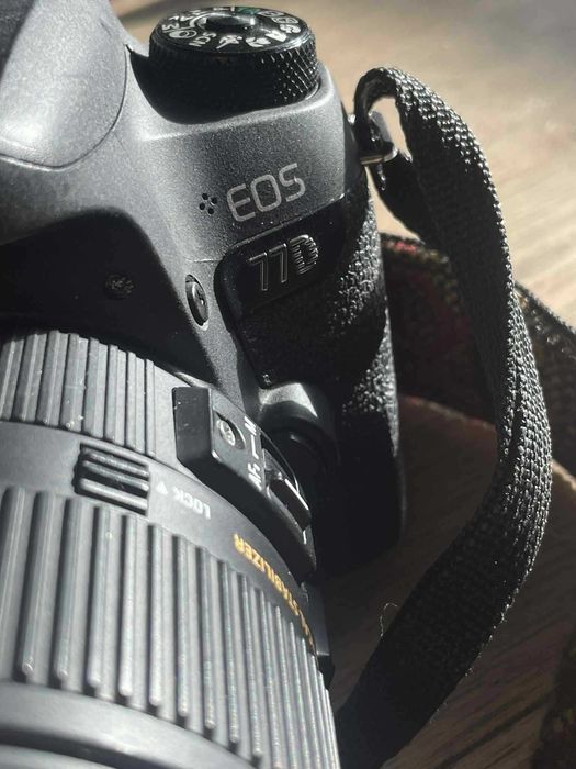 Aparat Canon eos 77D + 2 obiektywy + baterie + akcesoria