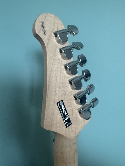 Yamaha Pacifica 112v + Boss Katana 50 mk2 + dodatki