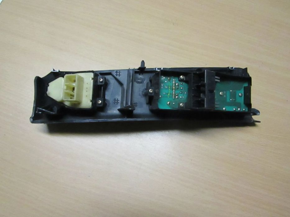 Interruptor de vidros MAZDA 323 / DEMIO  ref. C8H-D62A