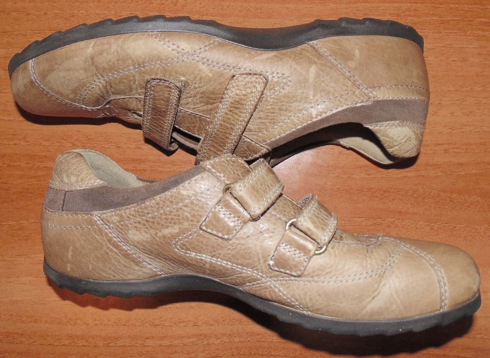 Продам кроссовки ECCO 40 размера + подарок мокасины Оригинал