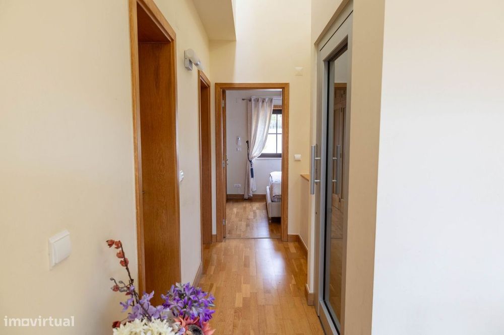 Moradia T3+2 Jardins Parede