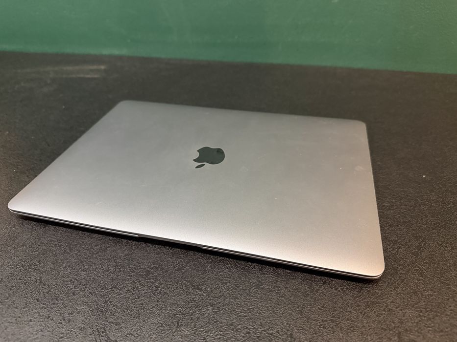 MacBook air 13” m1 8gb RAM 256ssd