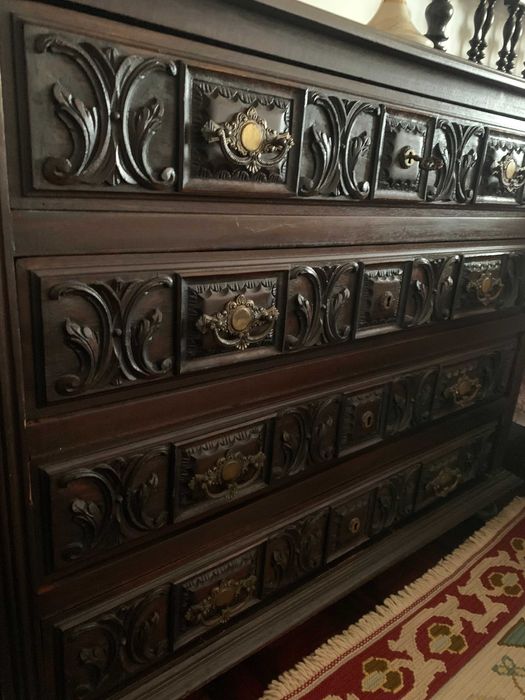 Cómoda de Madeira Escura