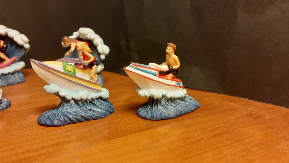 Surf - H.G.Lesser & R.F Pavey - Figuras em Resina endurecida