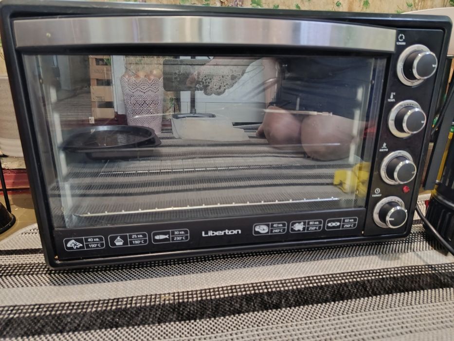 Електродуховка "Liberton"LEO 650 Blek 65 літрів