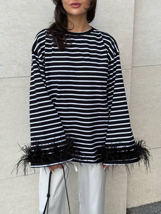 Лонгслів оверсайз із пірʼям