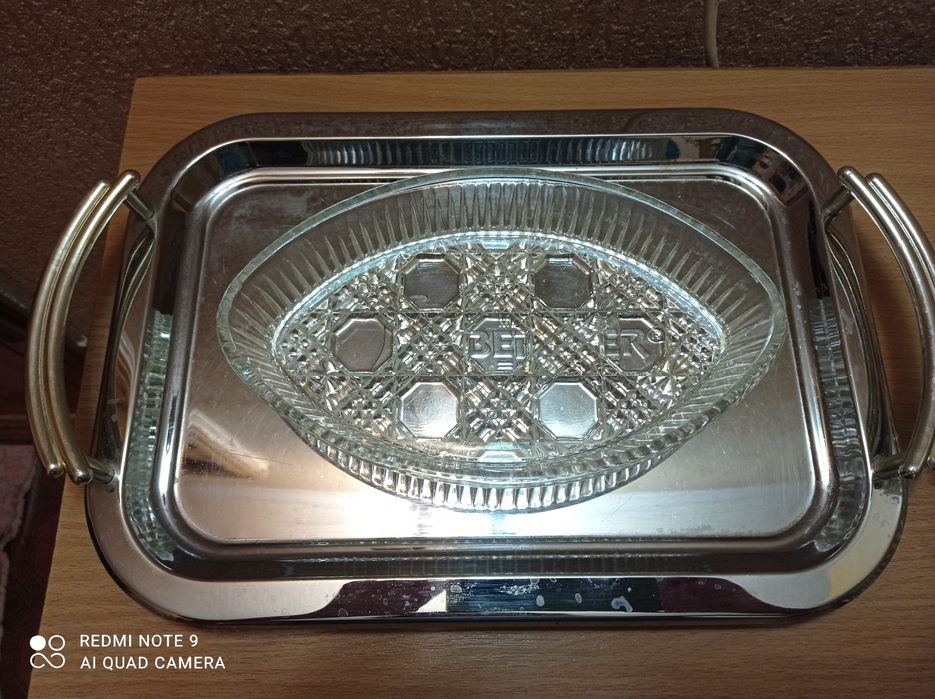 Продаю раритетную стеклянну посуду, вазы.