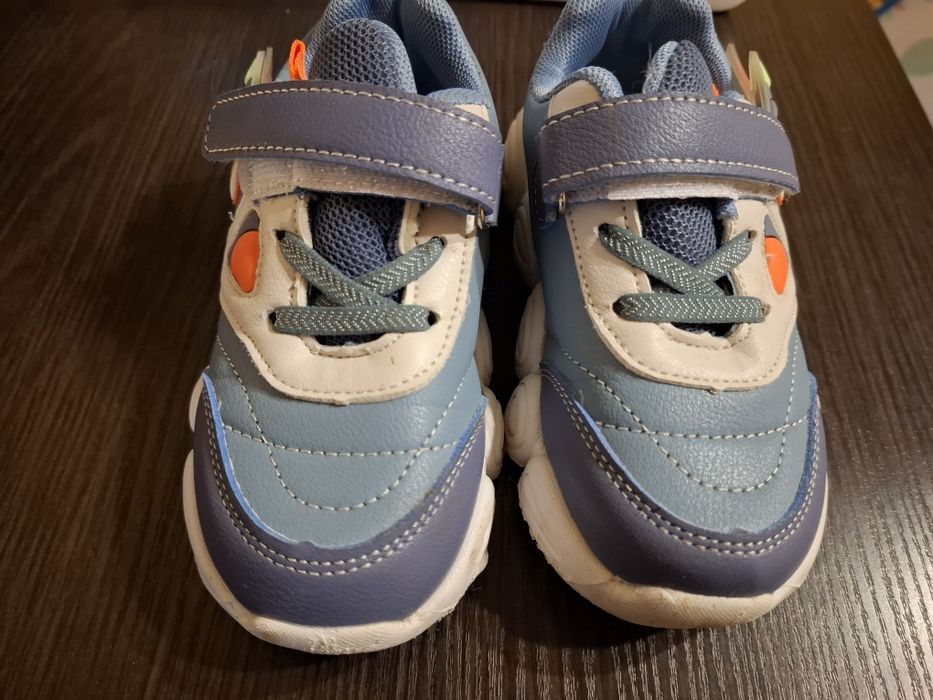 Дитячі кросівки 27 розмір