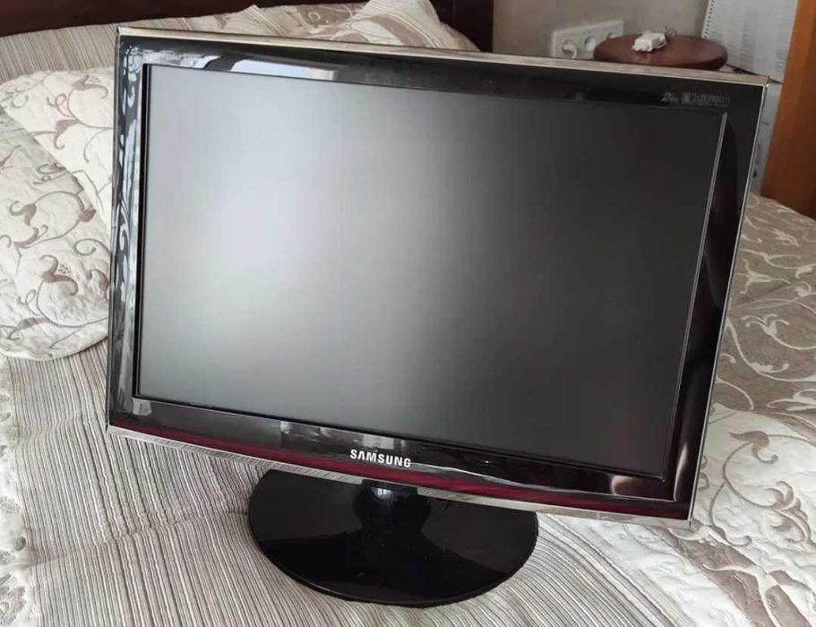 Монитор 22" Samsung T220 (1680x1050) DVI / VGA