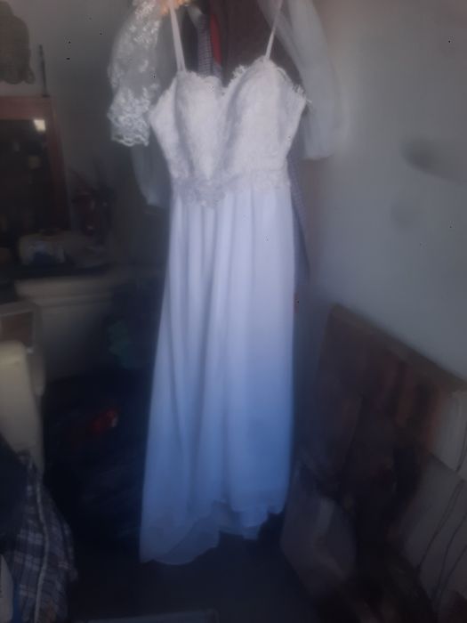 Vestido de noiva e véu