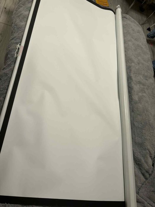 Ekran projekcyjny 160x120 cm