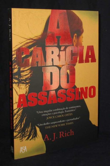 Livro A Carícia do Assassino A. J. Rich