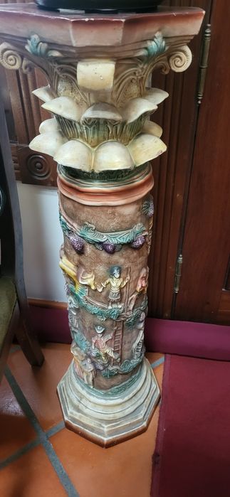 Colunas de cerâmica decorativa. Duas. 2