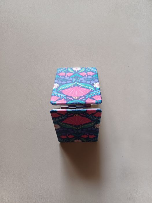 Espelho de bolso com motivos florais - NOVO