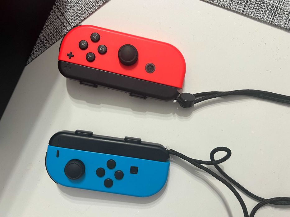 Konsola NINTENDO Switch + Gra MINECRAFT  + etui