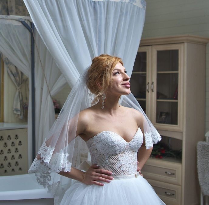 Весільна сукня . пропонуйте свою вартість