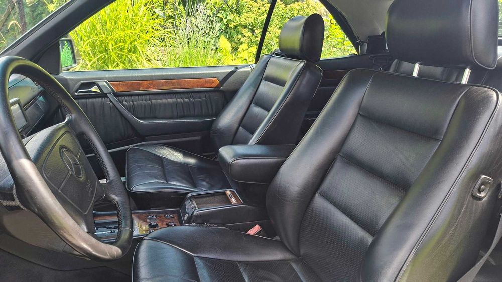 Mercedes 300 CE-24 Rok 1992.