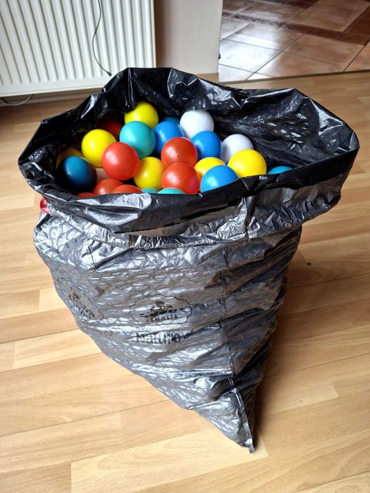 Namiot plus piłeczki