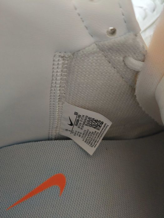 Nike blazer Mid w kolorze białym z czarnym logo