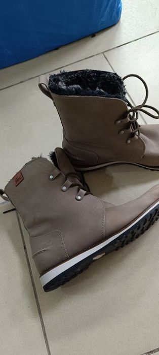 Продам зимові взуття жіноче