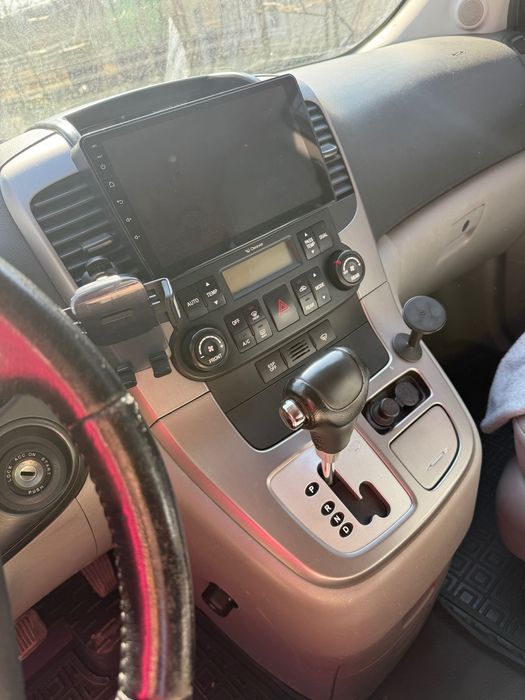 Продаж авто Kia Carnival 2011