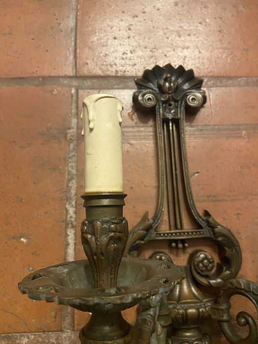 Par de candeeiros de parede em bronze