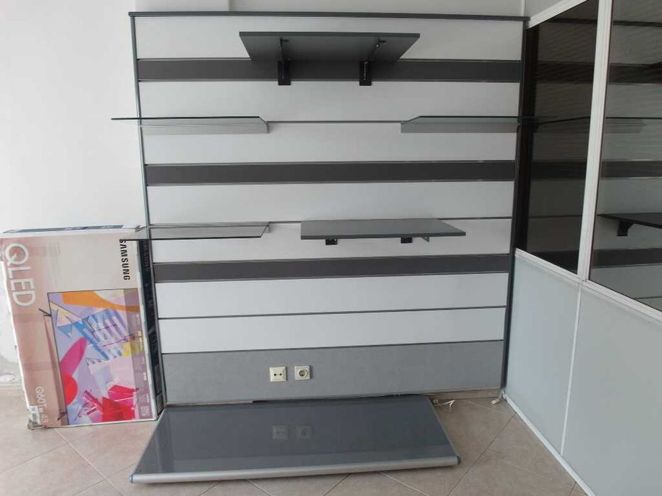 Expositor de Parede com prateleiras e base