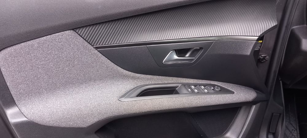 Nacional com 15mil km. Luxo e conforto num carro1 em estado impecável