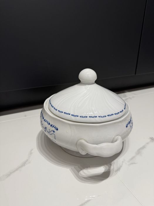 Waza ozdobna porcelana Książ biało niebieska