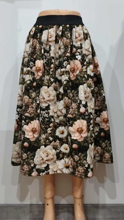 Spódnica, jasne kwiaty na zielonym,  jersey, rozmiar M(38)