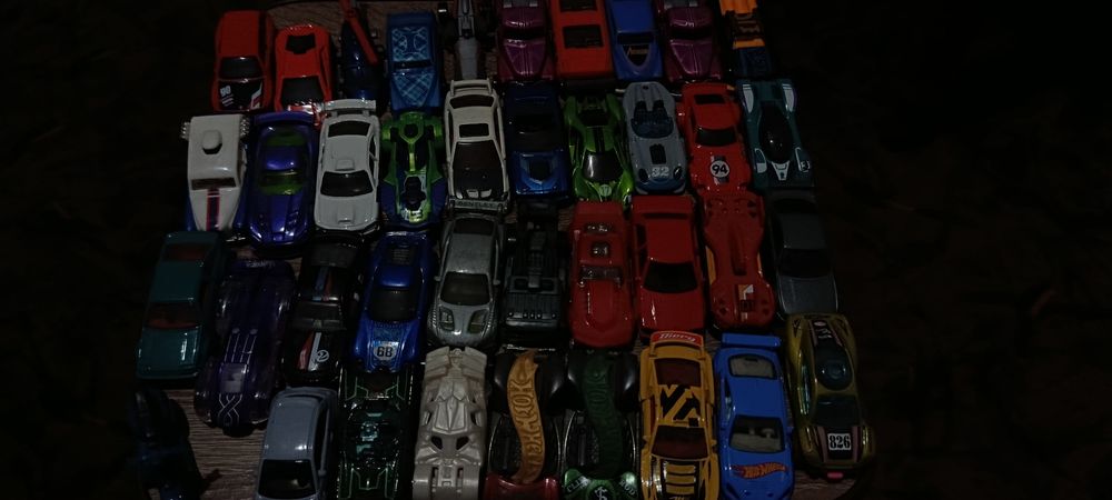 Автомобілі Hotwheels