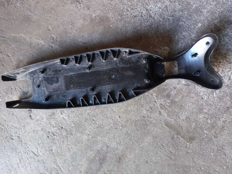 Запчасти на самокат: колеса, пружина, руль.