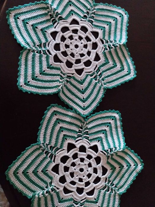 Dois naperons vintage, em croché