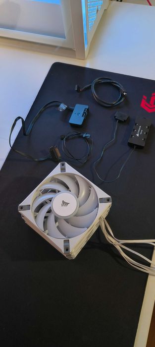 3 Corsair AF120 RGB ELITE Fans + Complete iCUE System64740898230785120