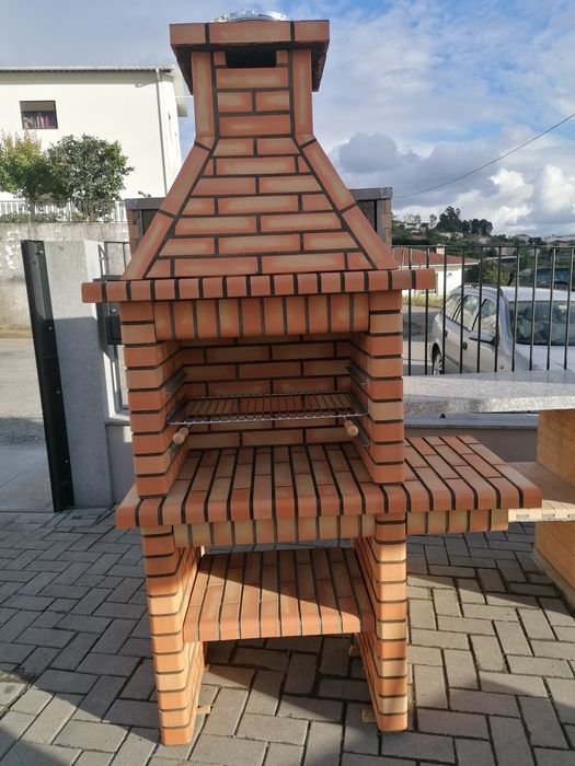 Churrasqueira económica em tijolo matizado