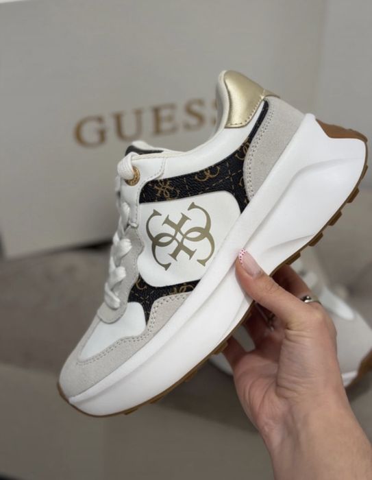 Sapatilhas Brancas GUESS novas 37