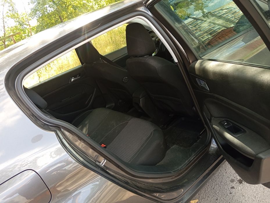Автомобіль Пежо 308
