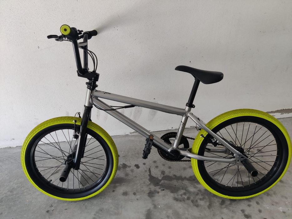 BMX BTWIN Wipe 500 (20") - Como Nova c/ 4 Peseiras (Pegs)