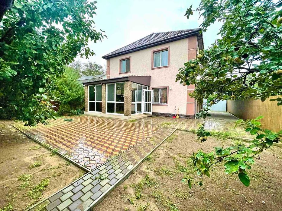 Двоповерховий будинок з ремонтом у Воскресенську,поруч ліс і річка