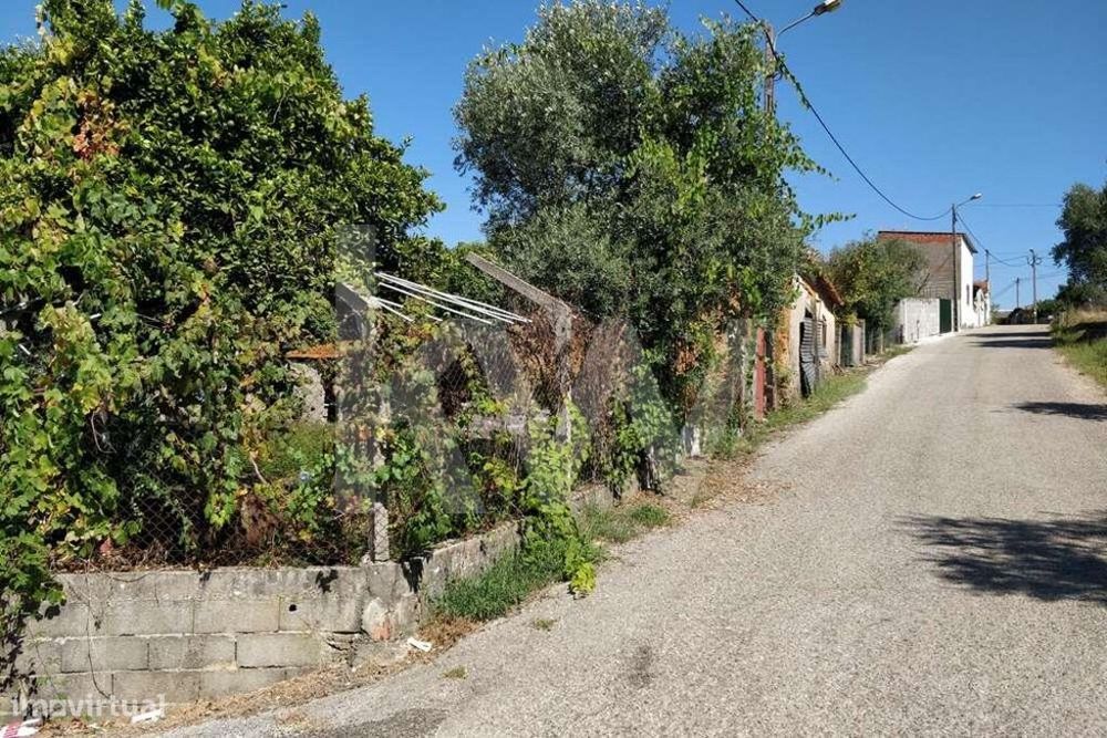 Terreno urbano para construção | 252m2 | entre Soure e Vila Nova de An